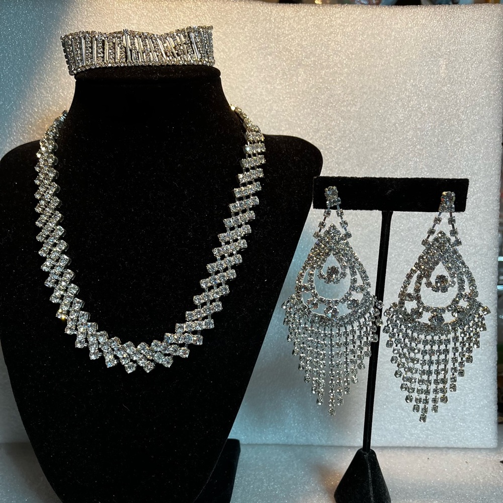 Dazzling Crystal and Silver Tone Necklace, Bracelet and Earring Set